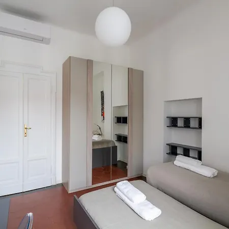 In Historic Building- Porta Venezia Mediolan