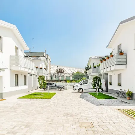 Luxury - Exclusive With Private Box *