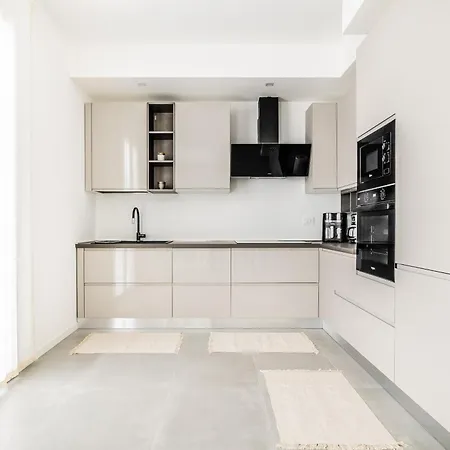 Luxury - Exclusive With Private Box *