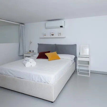 White And Brown Exclusive Loft With Terrace - Free Parking - M2 Station