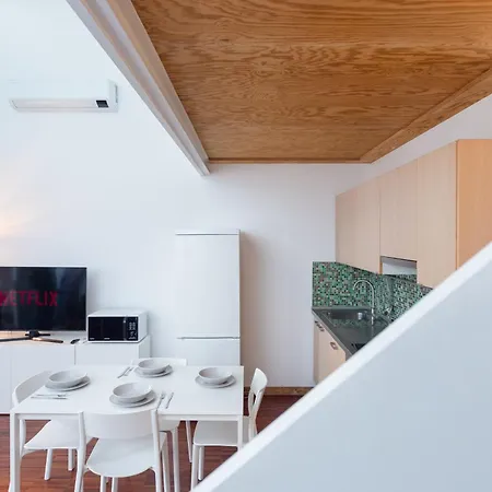 White And Brown Exclusive Loft With Terrace - Free Parking - M2 Station Apartmán