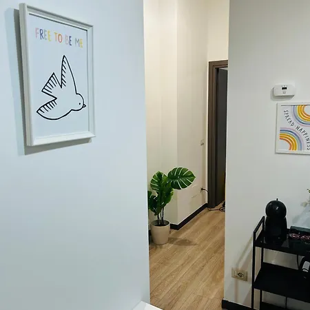 Chiara 18 - M4 Metro Blu * Mediolan