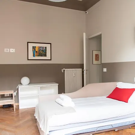 Youhosty - Chinatown Bright And Luxury * Milano