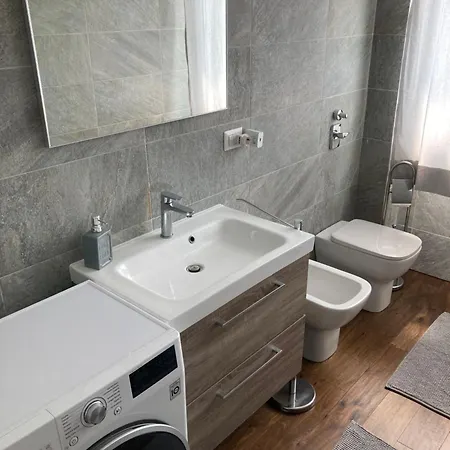 게스트하우스 Cozy Shared Restroom In San Siro - Citylife *