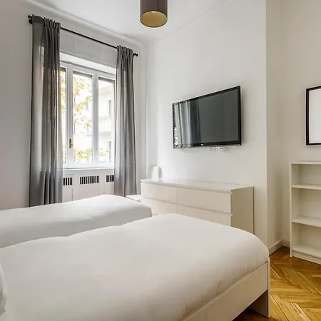 Luxury 4 Bedrooms Close To Duomo Lägenhet