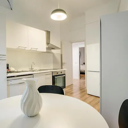 Luxury 4 Bedrooms Close To Duomo * Milan