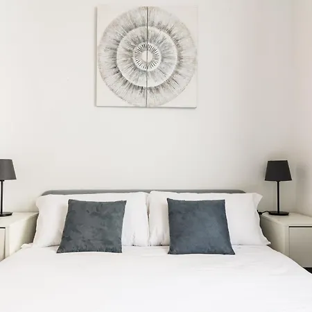 Luxury 4 Bedrooms Close To Duomo * Milan