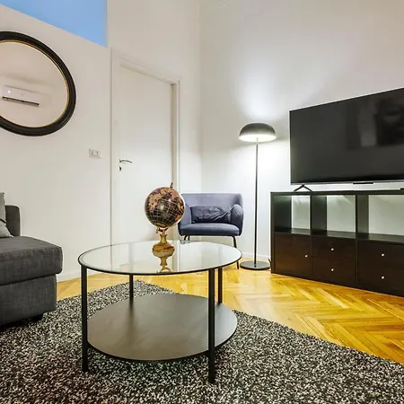 Lägenhet Luxury 4 Bedrooms Close To Duomo