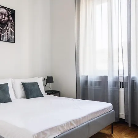 Luxury 4 Bedrooms Close To Duomo Apartment Milan