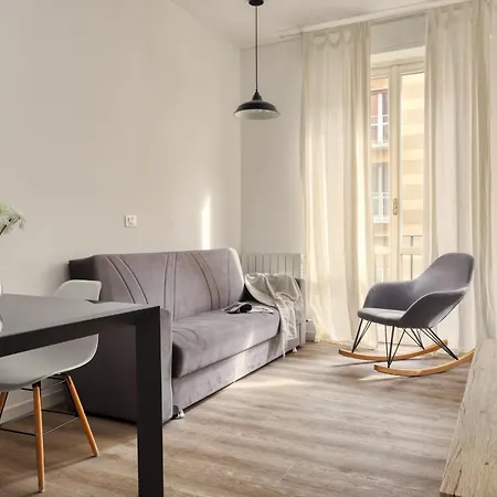 Appartement Joivy Delightful Near Parco Tre Torri Milaan