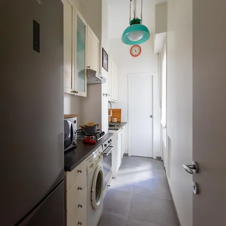 The Rent - Spacious Two-bedroom In Crocetta Apartament *