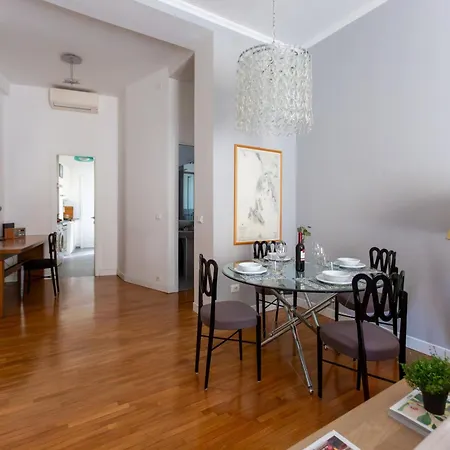 The Rent - Spacious Two-bedroom In Crocetta Apartament