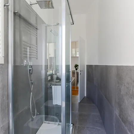 Apartament The Rent - Spacious Two-bedroom In Crocetta