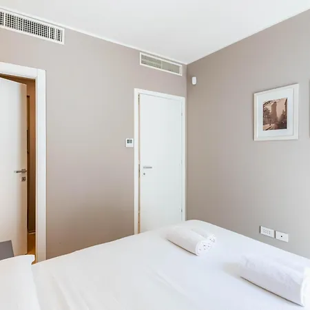 Easylife - - Buonaparte 68s - Castello Sforzesco Milan