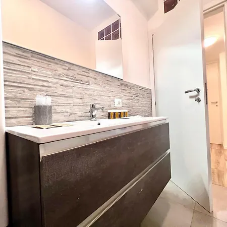 Kibilù - Via Valtellina - Quartiere Isola - Stazione Garibaldi - Monumentale - Vicinanze Brera Appartamento