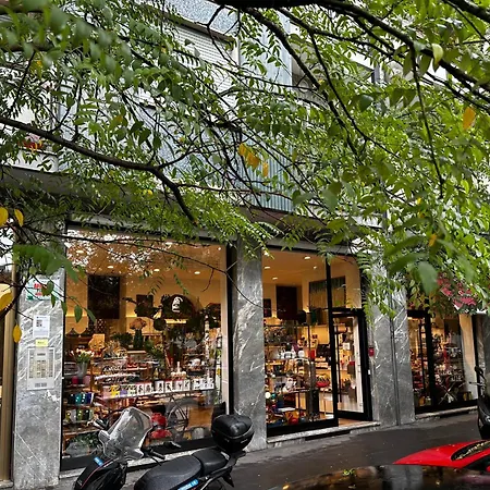 Solari Apartment, Fashion Street Mailand