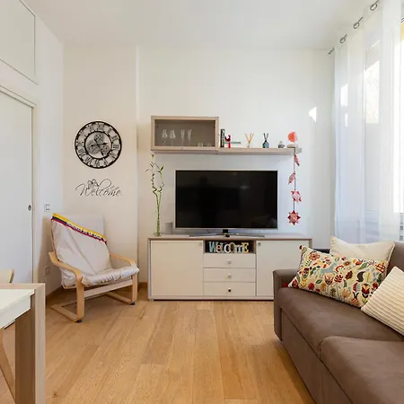 Lägenhet Flat 50m Station! *