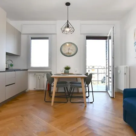 Bande Nere-san Siro Attico Con Terrazzo *