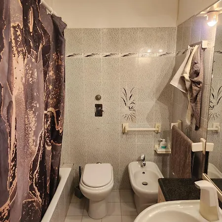 Séjour chez l'habitant Stanza Privata In Condiviso Vicino A Centro *