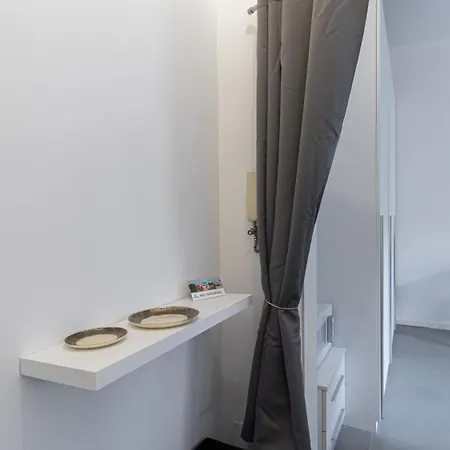 Italianway - Dall'ongaro 27 * Milan