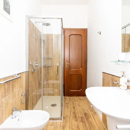 Modern With Balcony And Park View *