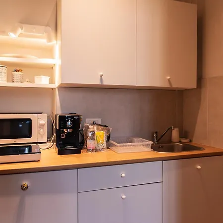 Apartment Youhosty -varesina 130 Milan