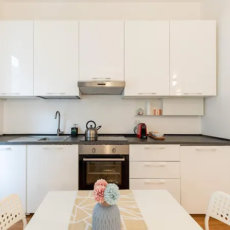 Apartment Beplace In De Amicis Milan