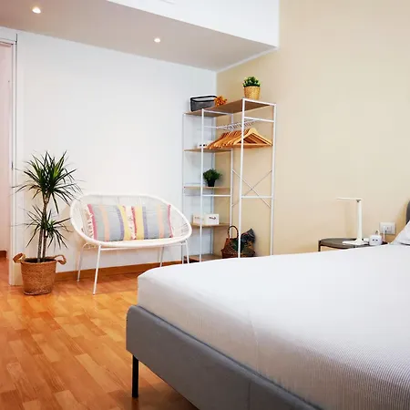 Spacious 50 Meters From The Metro Apartamento