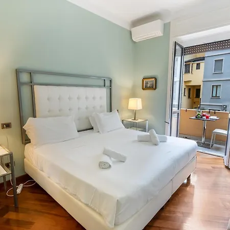 Tra Via Brera E Via Spiga, Deluxe