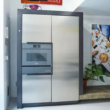 Artist - Porta Romana Apartment