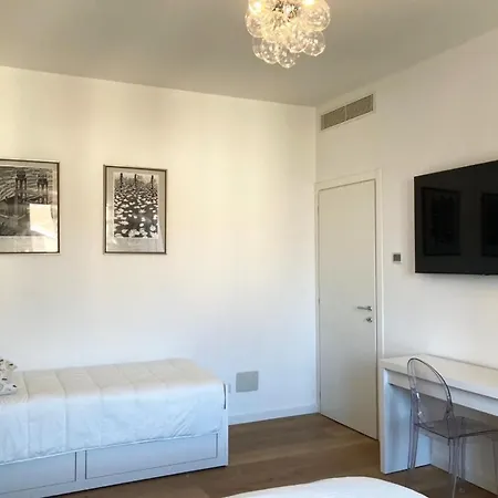 Spazioso Bilocale Metro M4 Skynest Apartamento