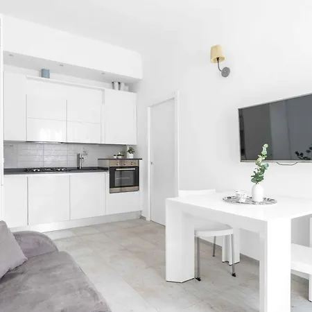 Bright Top-floor - 5mins Station Appartamento *