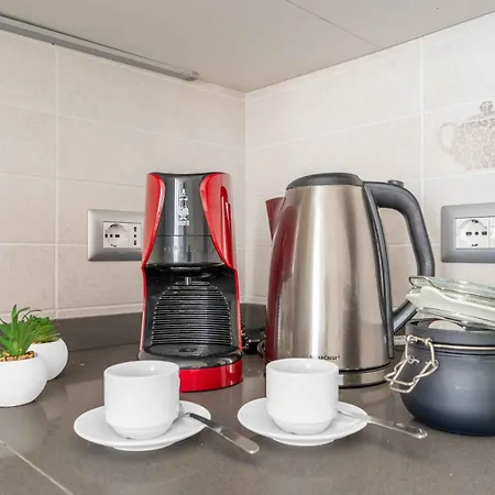 Bright Top-floor - 5mins Station Appartamento Milano