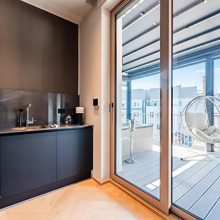 Terrazza Con Jacuzzi E Vista Iconica Sul Duomo Mailand