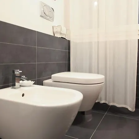 And Chic Near Fiera Milánó