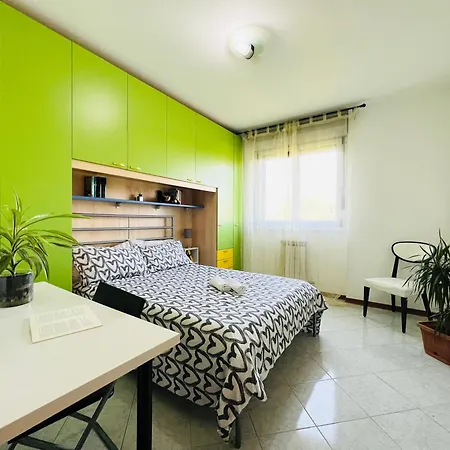 Very Big With 2 Balcony In Navigli District ميلان