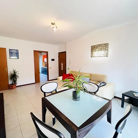 Very Big With 2 Balcony In Navigli District * ميلان