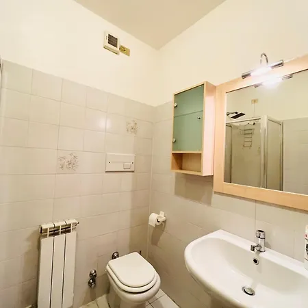 Very Big With 2 Balcony In Navigli District ميلان