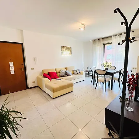 شقة Very Big With 2 Balcony In Navigli District ميلان