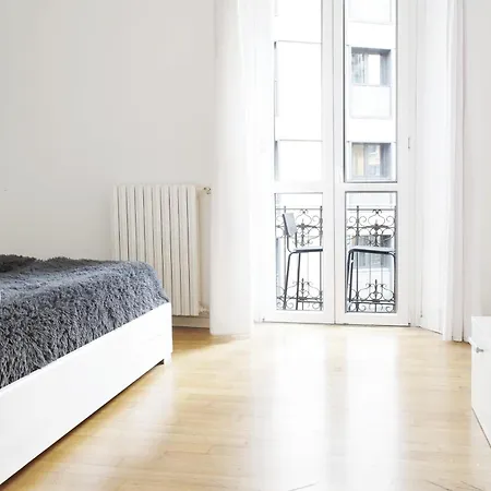 Bilocale Zona 200metri Da Stazione Apartmán