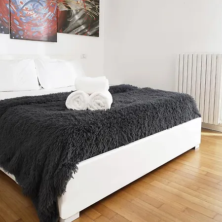 Bilocale Zona 200metri Da Stazione Apartmán *