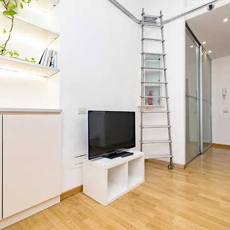 Minimal Near Bocconi 아파트