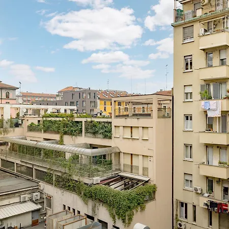 Minimal Near Bocconi Apartament *