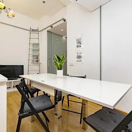 Apartament Minimal Near Bocconi Mediolan