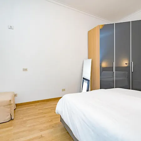 Minimal Near Bocconi 밀라노