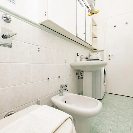 Minimal Near Bocconi * Mediolan