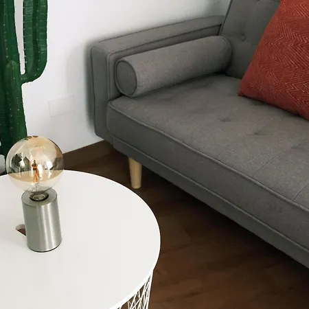 Comecasa 2 Bdr 450mt From Duomo 아파트