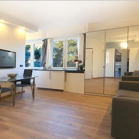 Smart - 1min From The Subway דירה