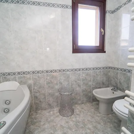 Penthouse Isola, A Few Steps From Offices Cortina 26 * Milan