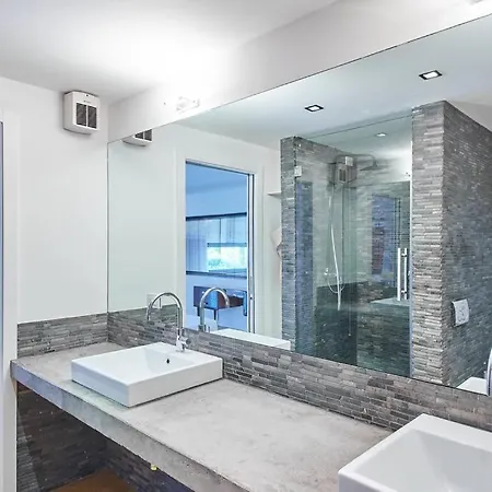 Ampia Casa Indipendente Con Giardino Privato